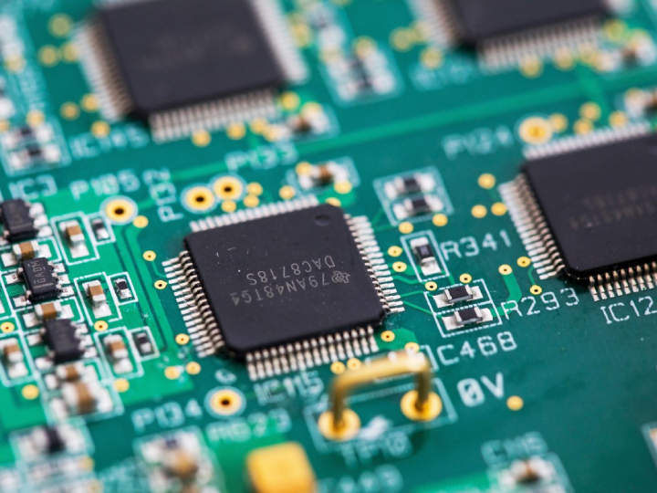 Due-to-a-shortage-of-chips-Texas-Instruments-is-worth-$170-billion-1